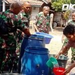 Kodim 0603/Lebak mendistribusikan bantuan satu tangki air bersih kepada warga Desa Paja, Kecamatan Sajira, Kabupaten Lebak.