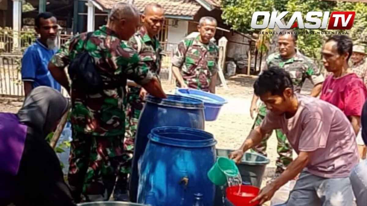 Kodim 0603/Lebak mendistribusikan bantuan satu tangki air bersih kepada warga Desa Paja, Kecamatan Sajira, Kabupaten Lebak.