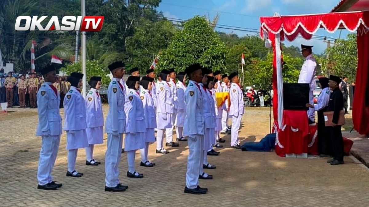 Camat Cigemblong Verry Mukminin memimpin upacara HUT ke-81 RI