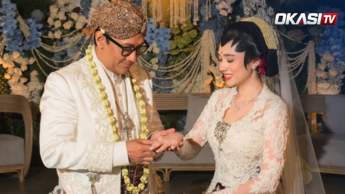Andre Taulany dan Amanda Rigby resmi menikah dalam akad bernuansa adat Jawa