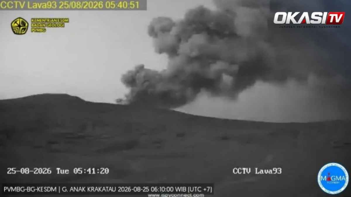 Pantauan CCTV aktivitas Gunung Anak Krakatau di Selat Sunda