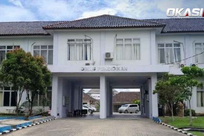 Abu Vulkanik Gunung Anak Krakatau, Sekolah di Lebak Belajar dari Rumah