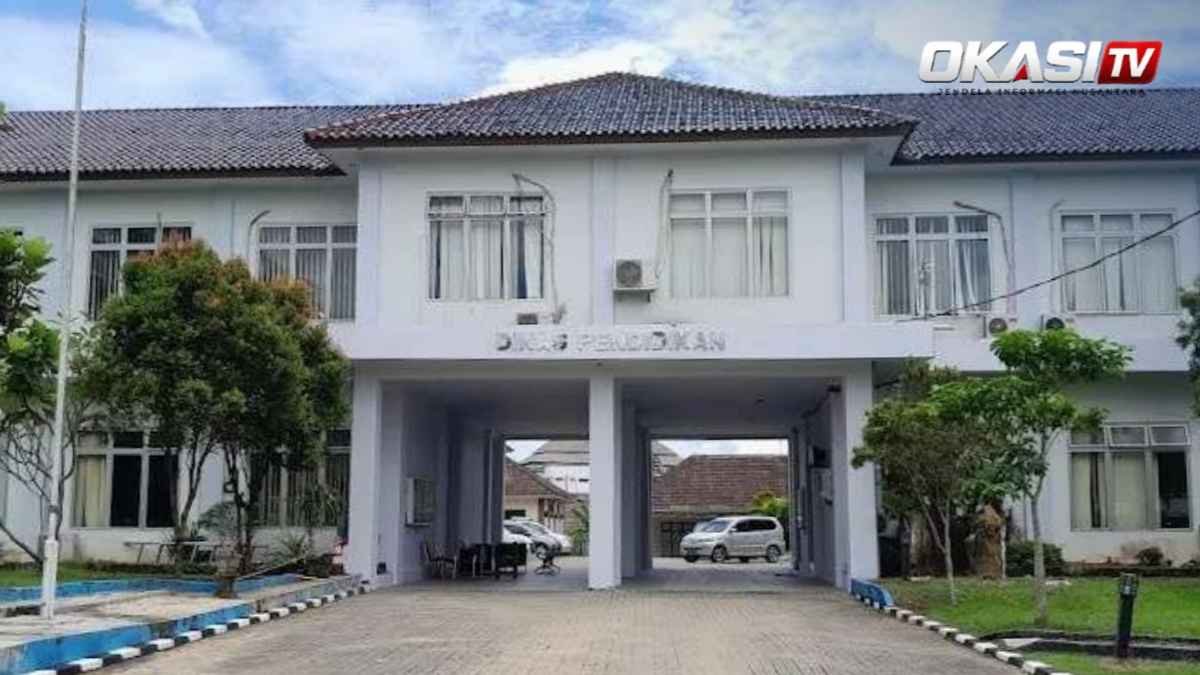 Kantor Dinas Pendidikan Kabupaten Lebak terkait kebijakan belajar dari rumah akibat abu vulkanik Gunung Anak Krakatau