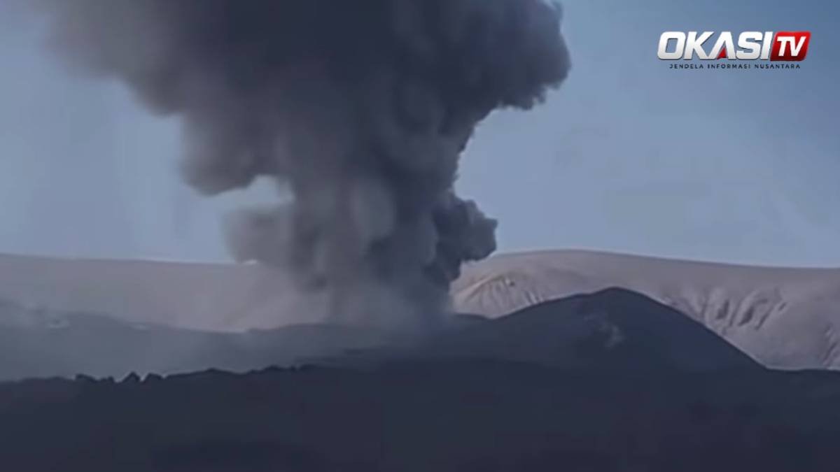 Gunung Anak Krakatau naik status ke Siaga dengan potensi bahaya erupsi
