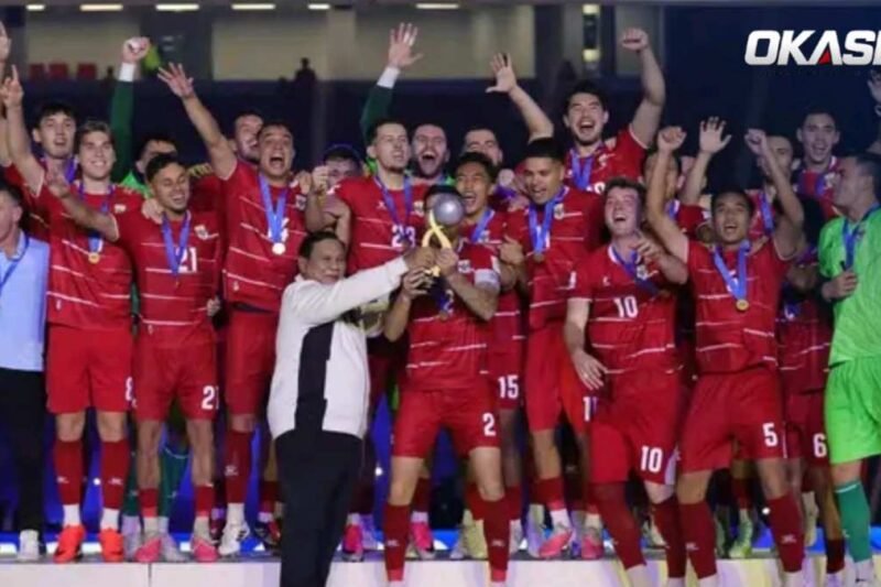 Prabowo Angkat Trofi FIFA ASEAN Cup 2026 Bersama Timnas Indonesia