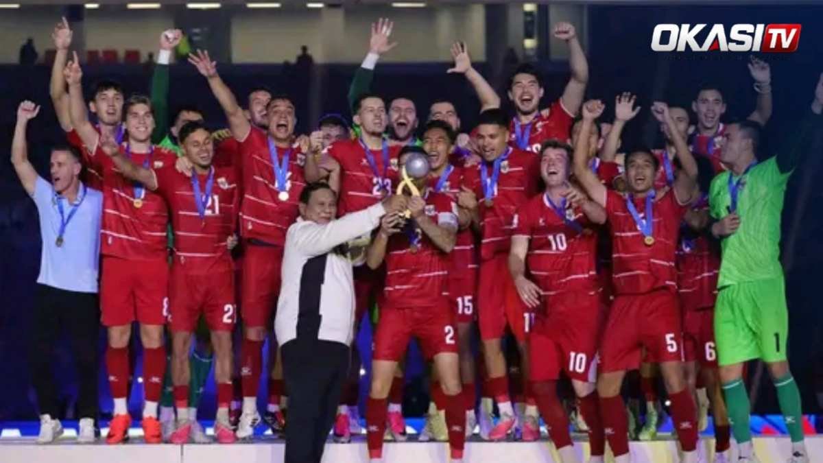 Prabowo angkat trofi FIFA ASEAN Cup 2026 bersama Timnas Indonesia